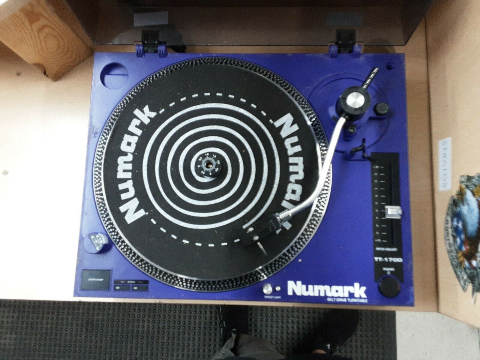 Numark Tt-1700 Belt Drive Studio Turntable With Pitch Adjust
